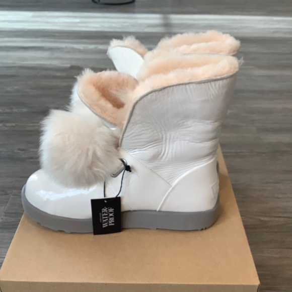 UGG ISLEY PATENT WATERPROOF WHITE BOOTS - WOMEN'S 8 - Picture 2 of 8